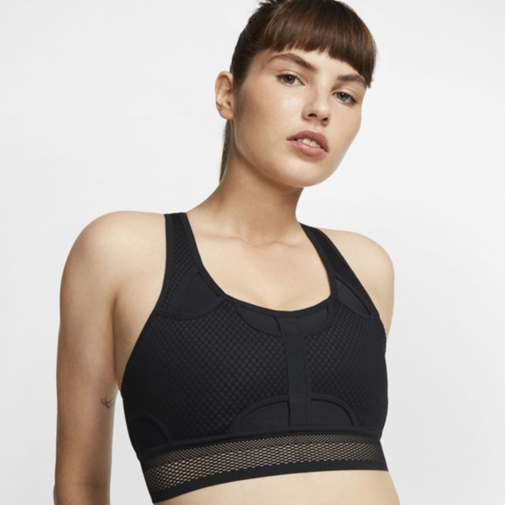 Nike Swoosh Ultrabreathe bra in size Small